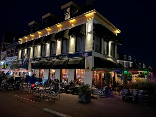 Hotel Stadsherberg سنيك المظهر الخارجي الصورة