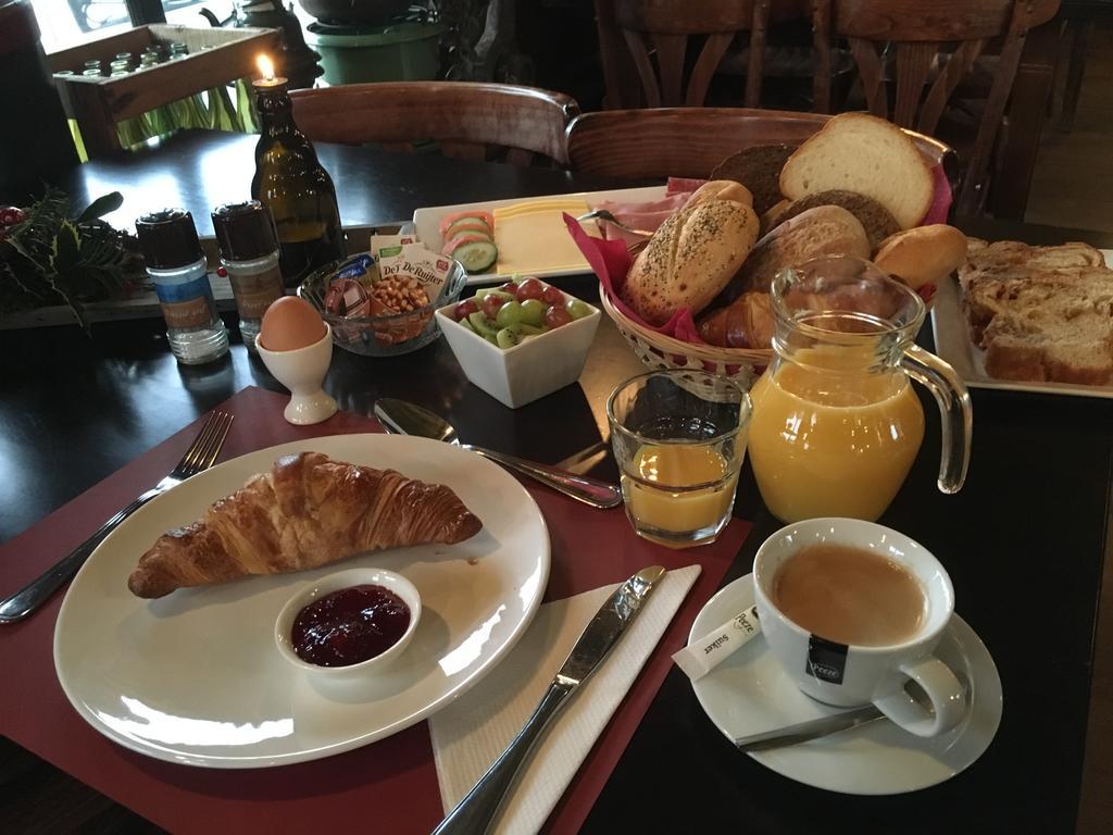 Hotel Stadsherberg سنيك المظهر الخارجي الصورة