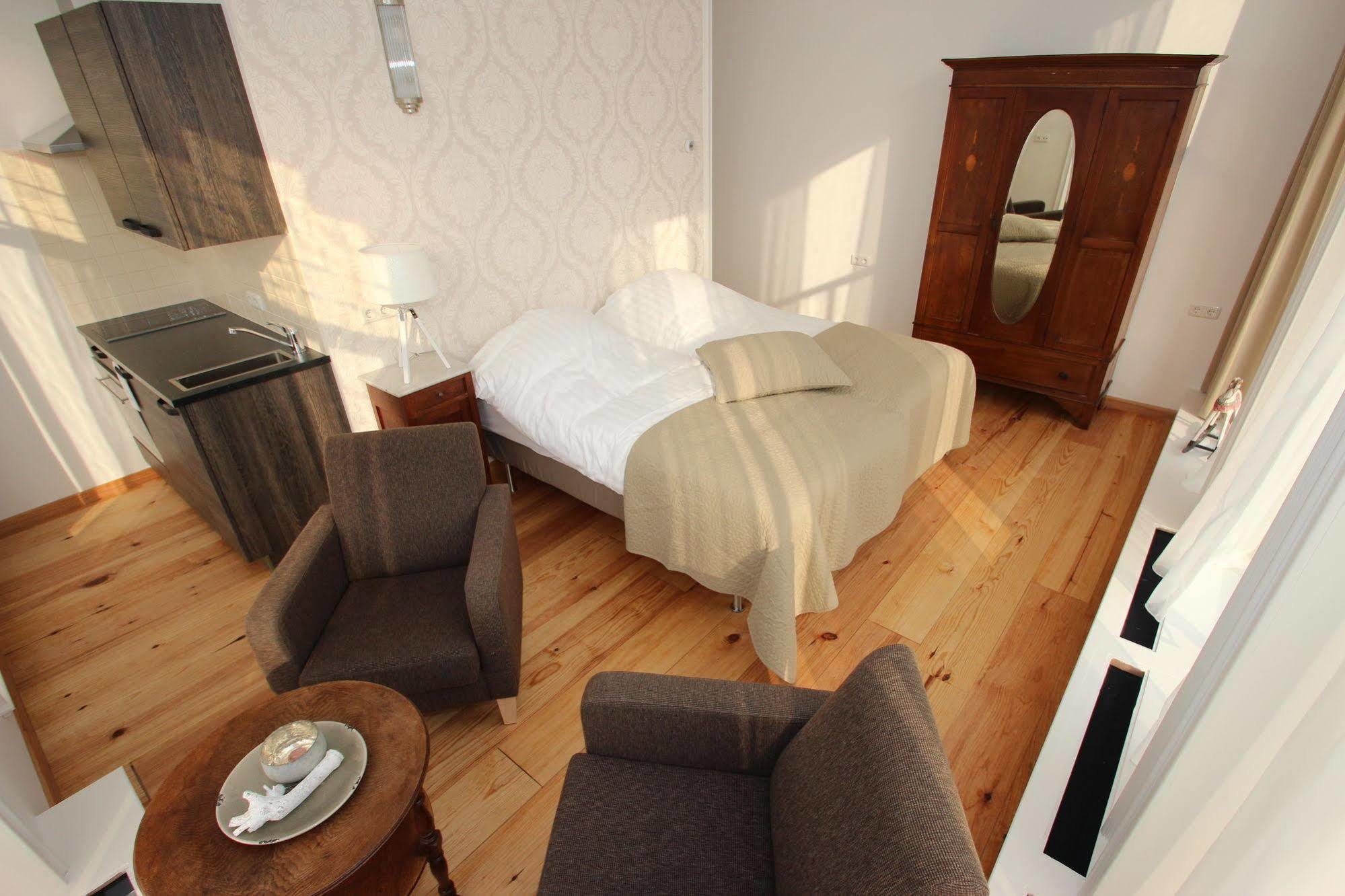 Hotel Stadsherberg سنيك المظهر الخارجي الصورة